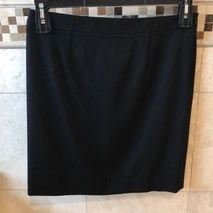 Pretty Theory black short skirt